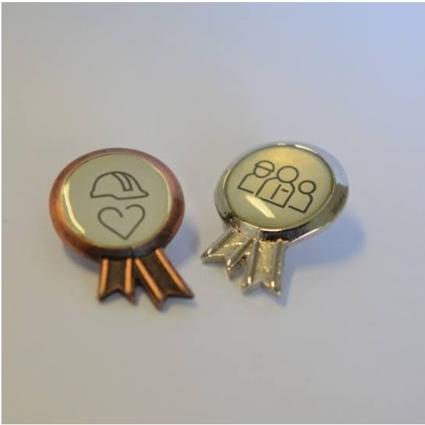 Pin dourado envelhecido-27053AI