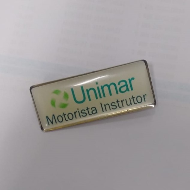 Botton de metal e resina